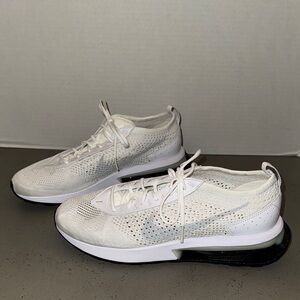 Nike White Flyknit Women’s Sneakers Sleek Design